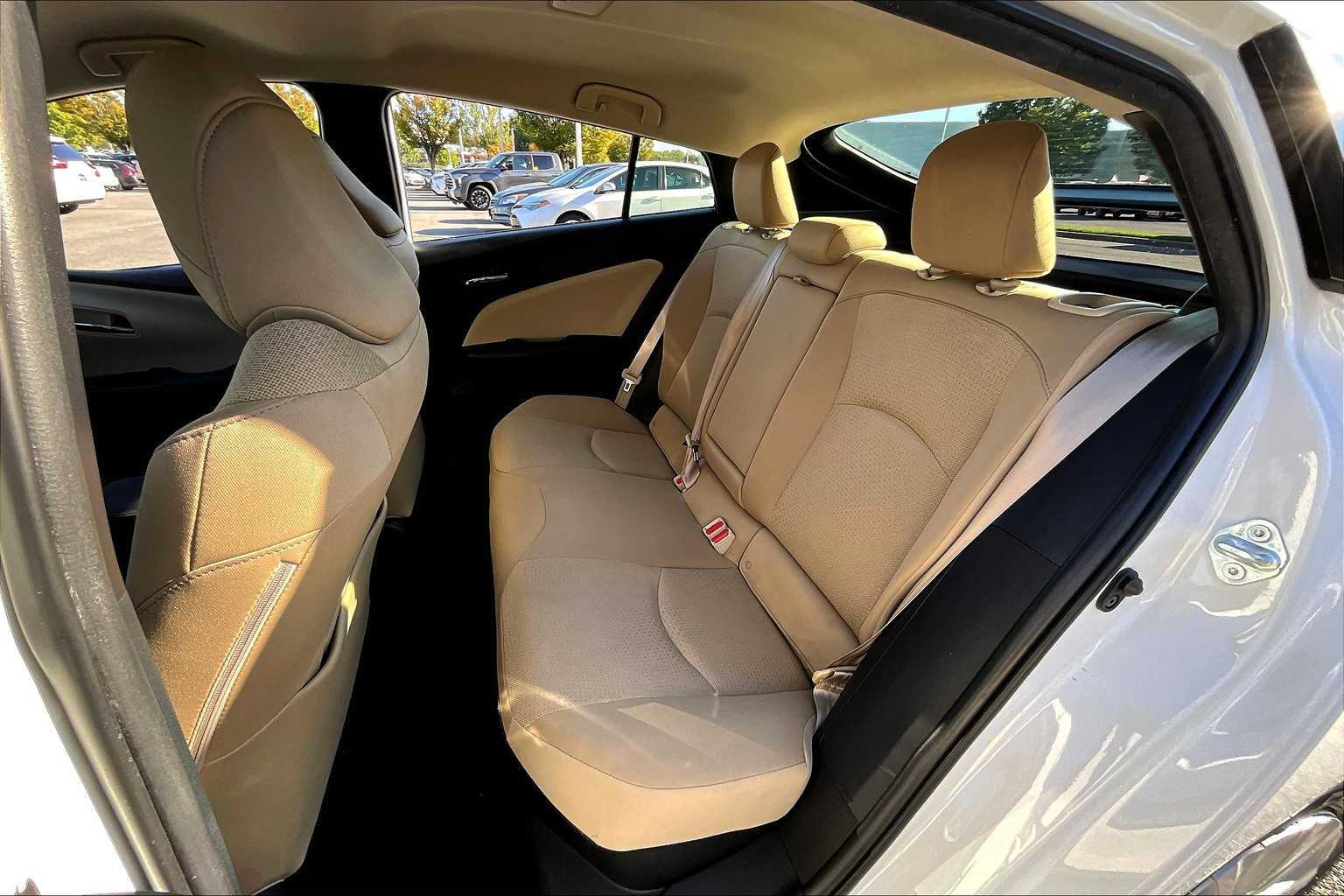 2022 Toyota Prius LE photo 17