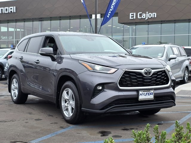 2024 Toyota Highlander LE photo 4
