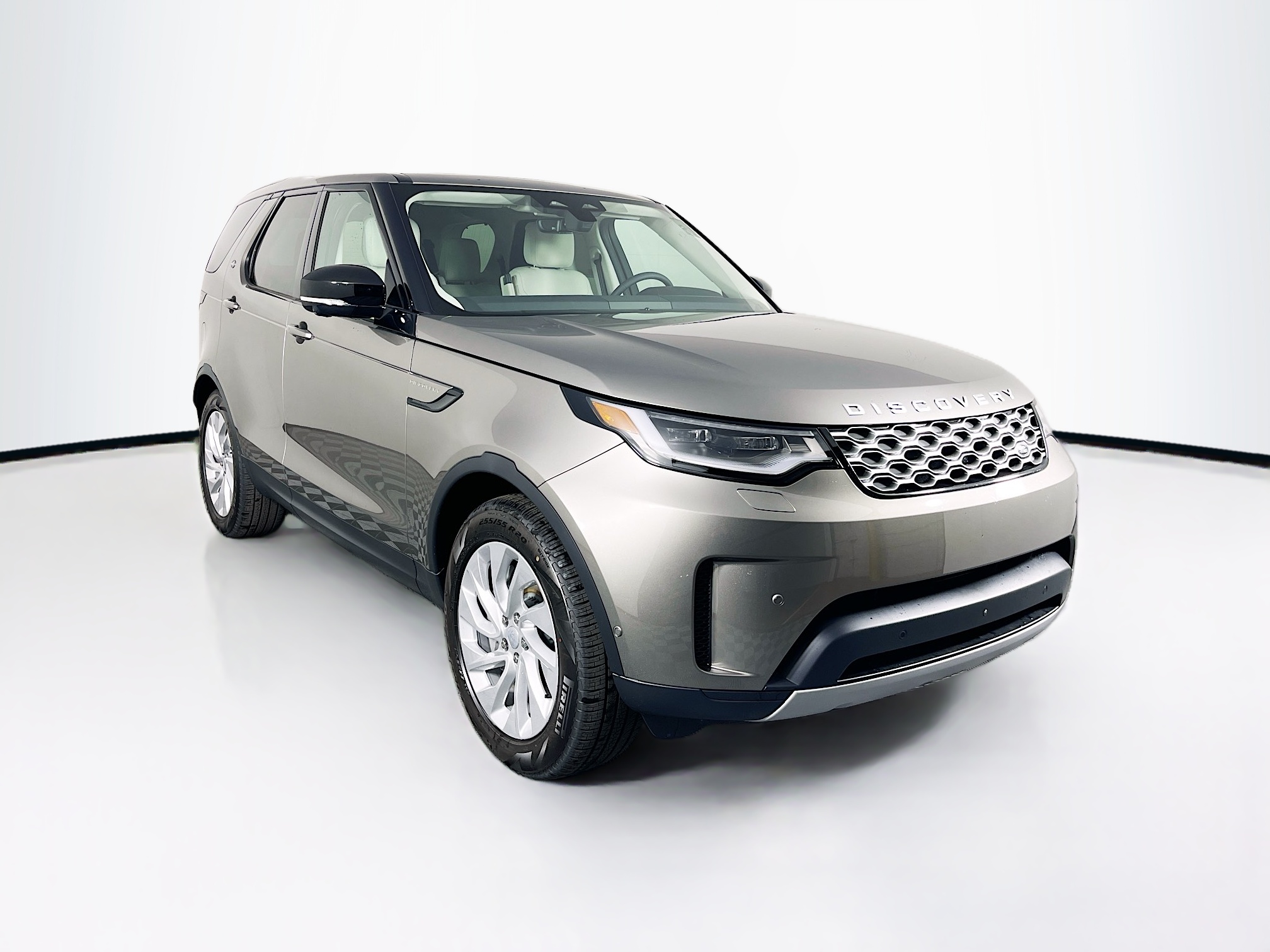 2024 Land Rover Discovery S photo 3