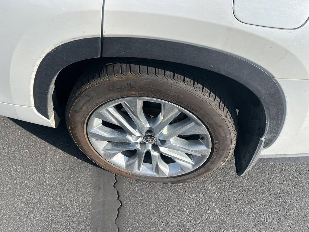 2022 Toyota Highlander Limited photo 12