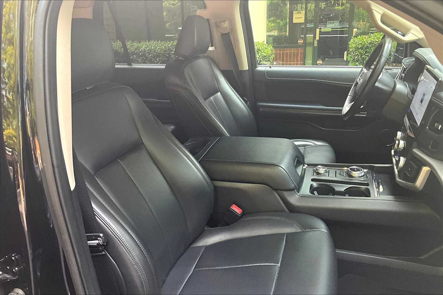2024 Ford Expedition XLT photo 8