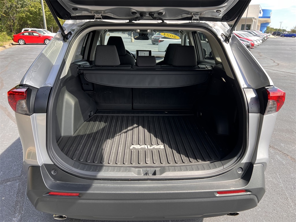 2024 Toyota RAV4 XLE photo 7