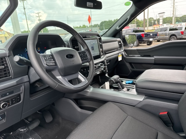 2025 Ford F-150 XLT photo 25