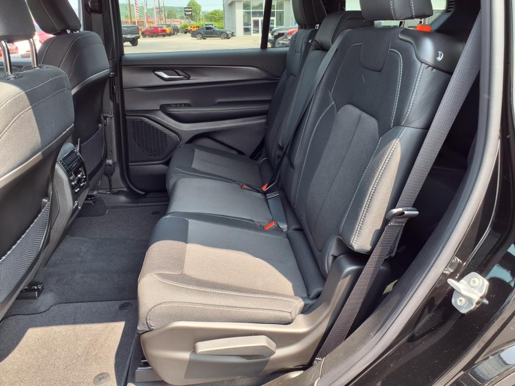 2025 Jeep Grand Cherokee Laredo X photo 5