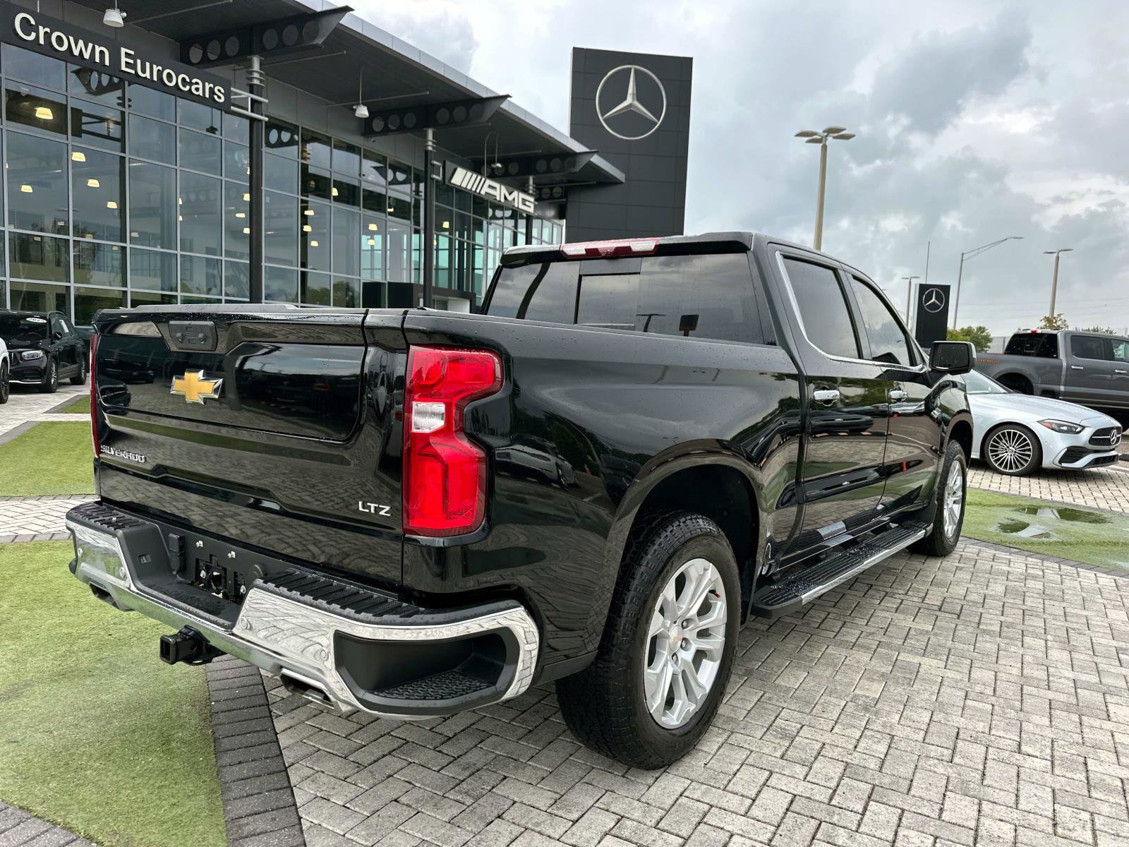 2024 Chevrolet Silverado 1500 LTZ photo 4