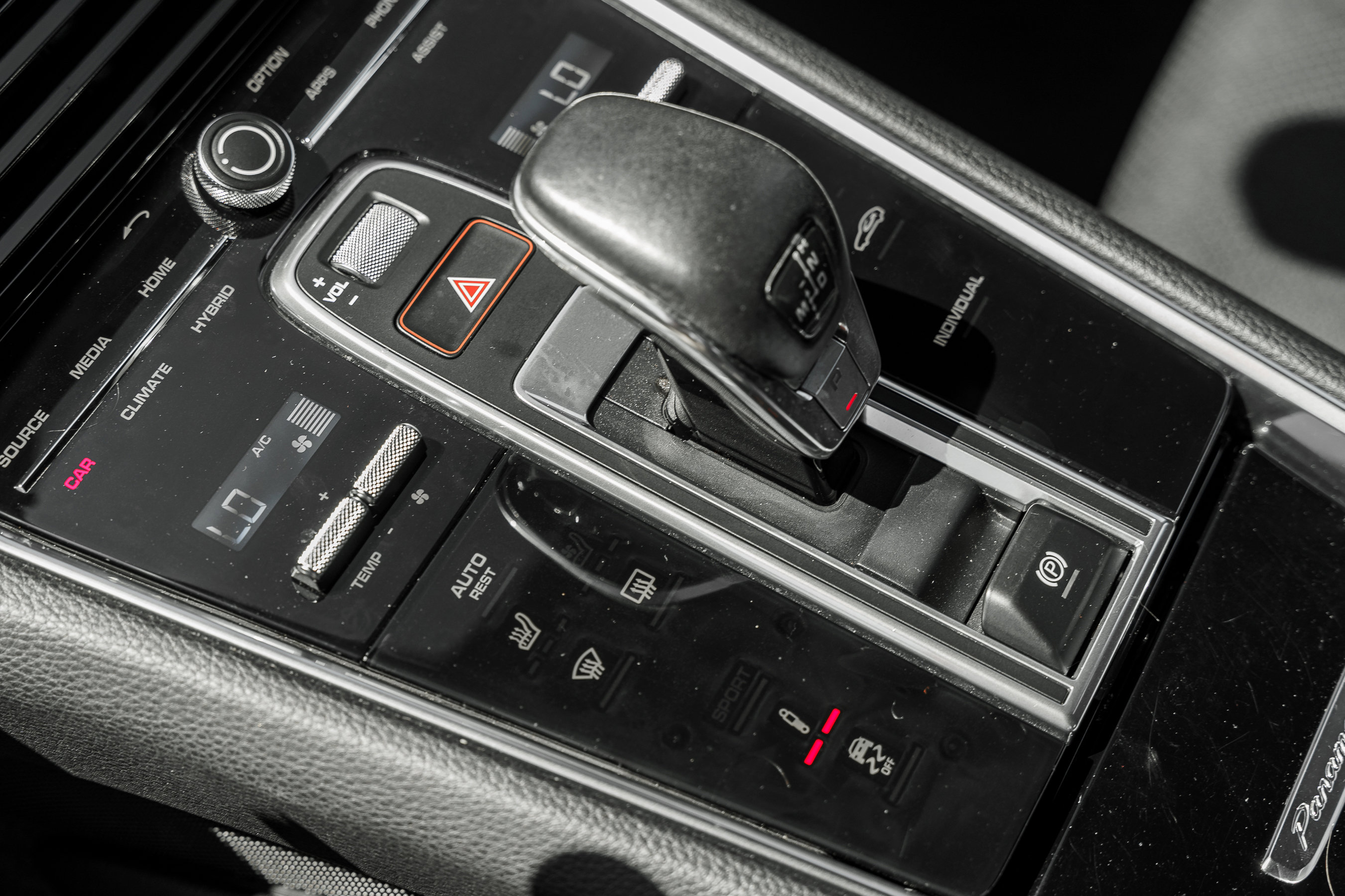 2020 Porsche Panamera 4 E-Hybrid photo 11