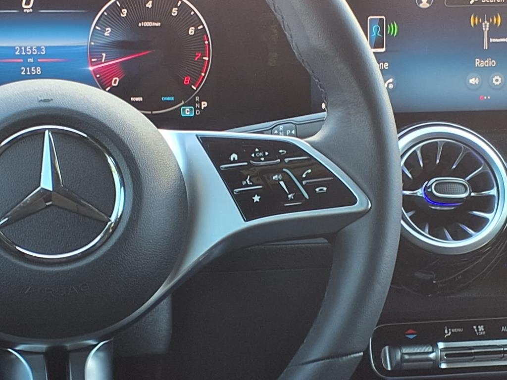 2025 Mercedes Benz GLB 250 photo 14