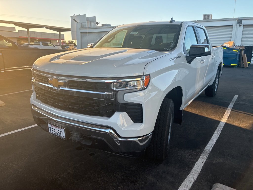 2025 Chevrolet Silverado 1500 LT photo 4