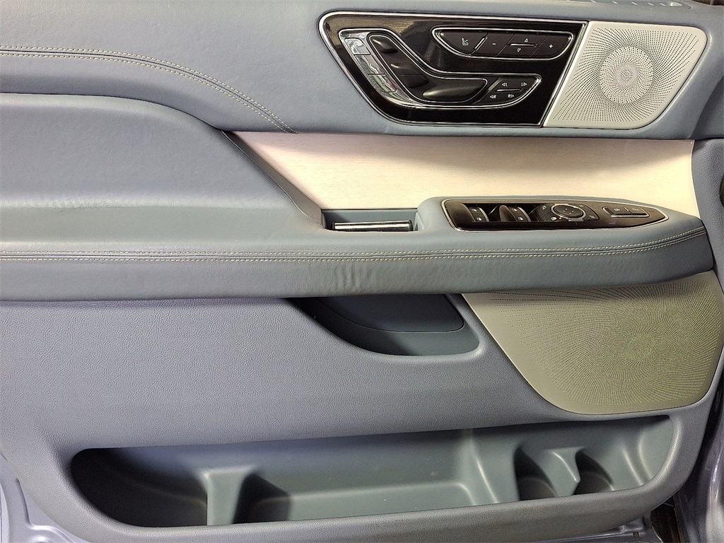 2019 Lincoln Navigator Black Label photo 11
