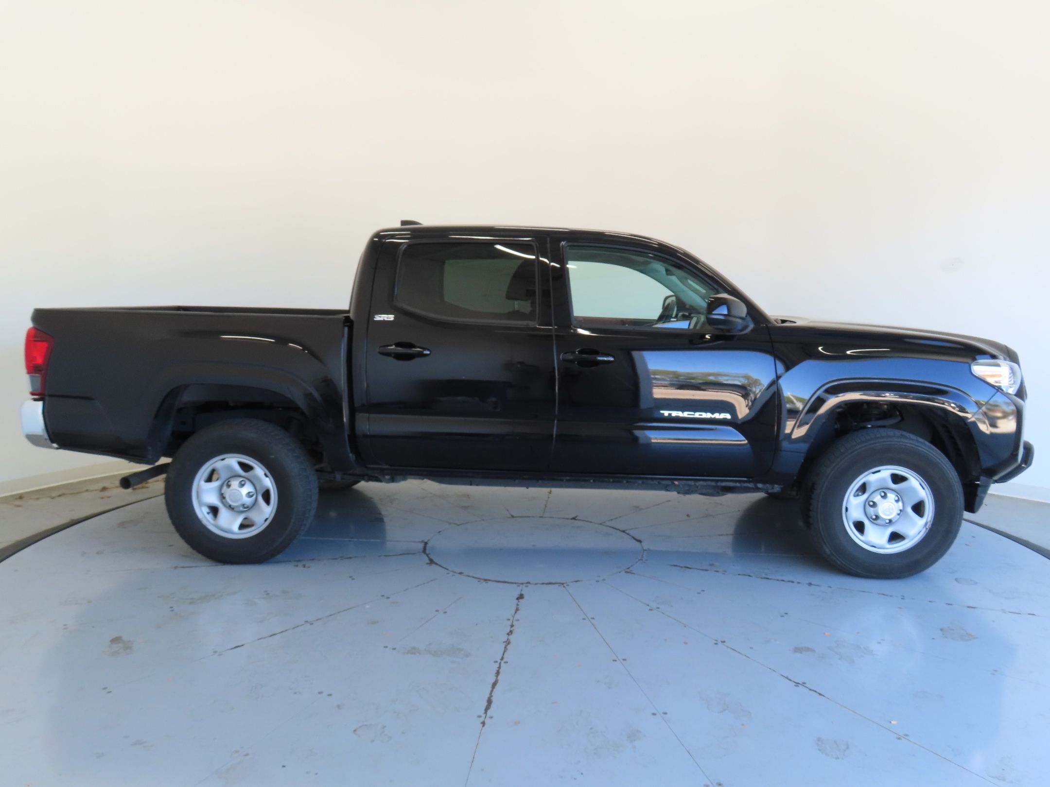 2023 Toyota Tacoma SR5 photo 2