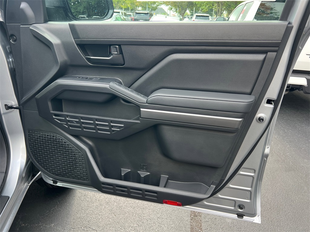 2025 Toyota Tacoma SR5 photo 14