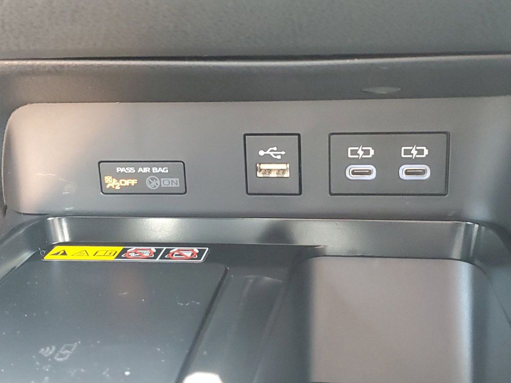 2025 Toyota Camry SE photo 23