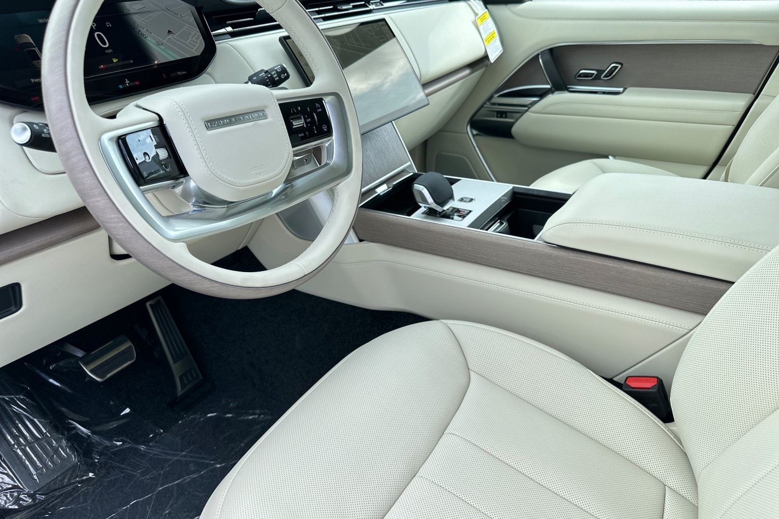 2025 Land Rover Range Rover SE photo 8