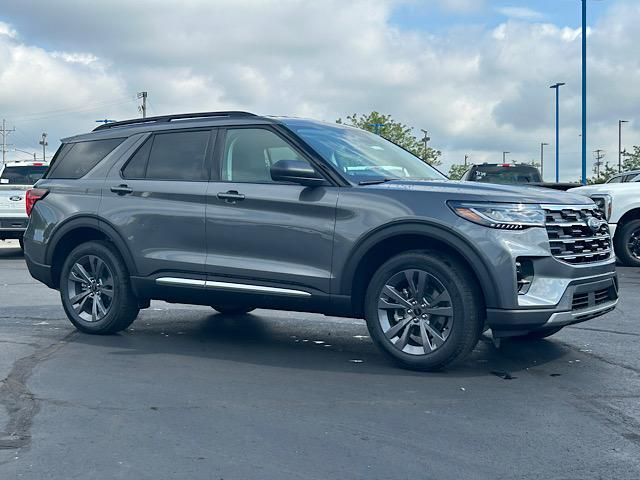 2025 Ford Explorer photo 14
