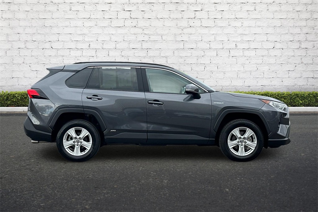 2020 Toyota RAV4 Hybrid XLE photo 2