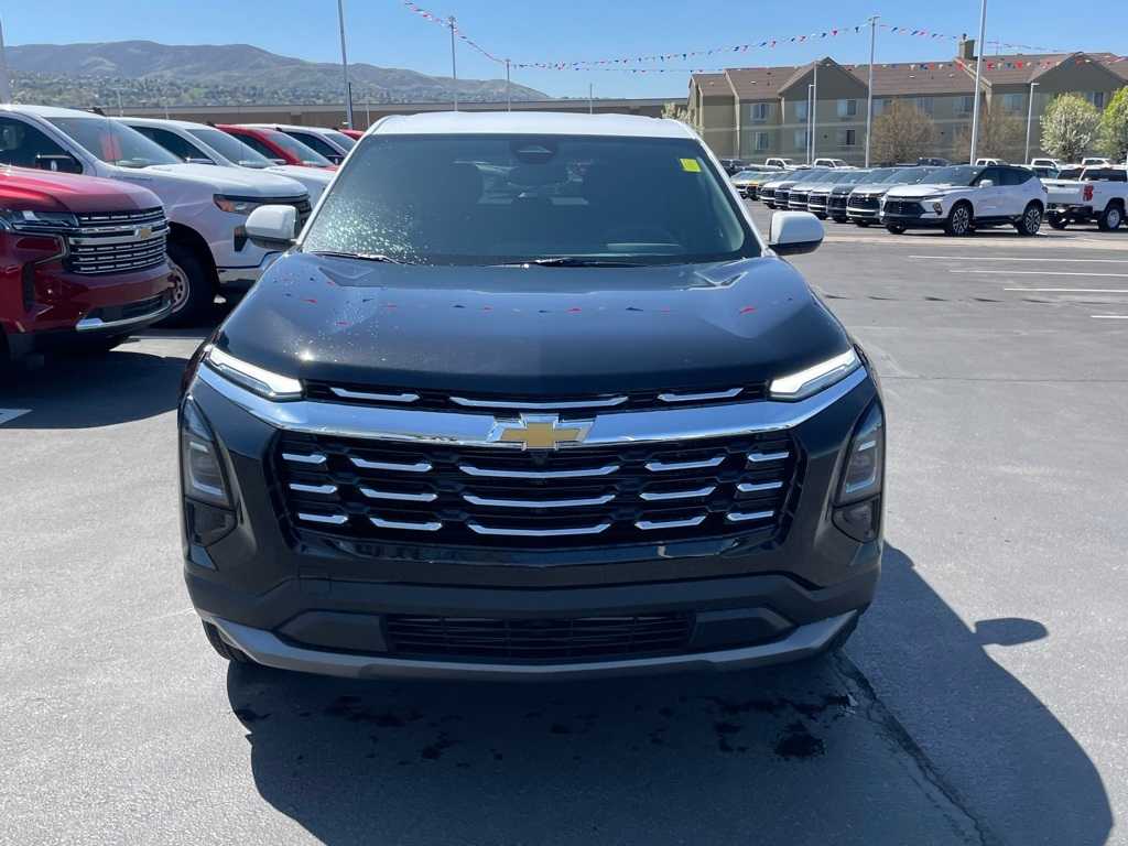 2025 Chevrolet Equinox LT photo 2