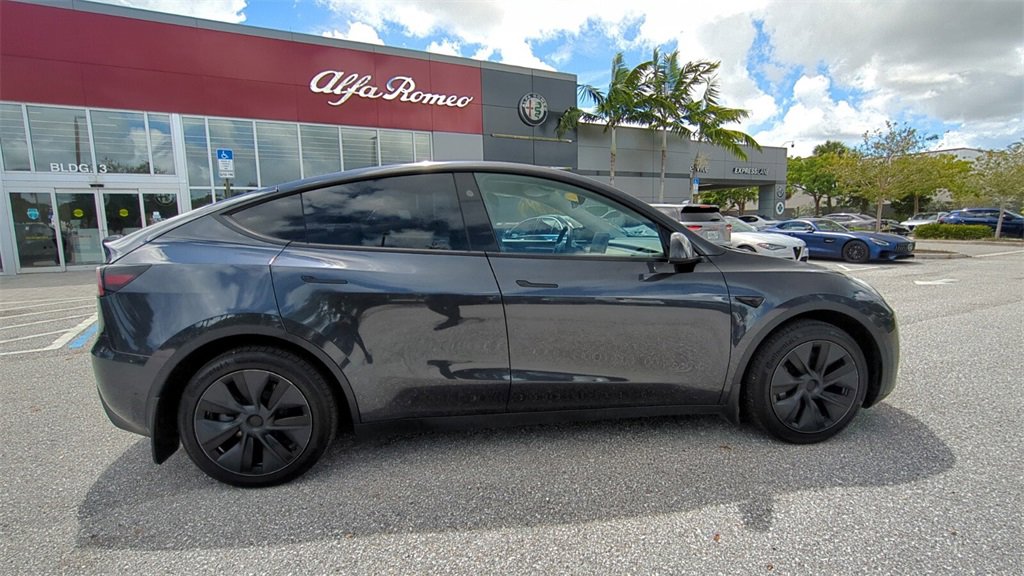 2024 Tesla Model Y Long Range photo 2