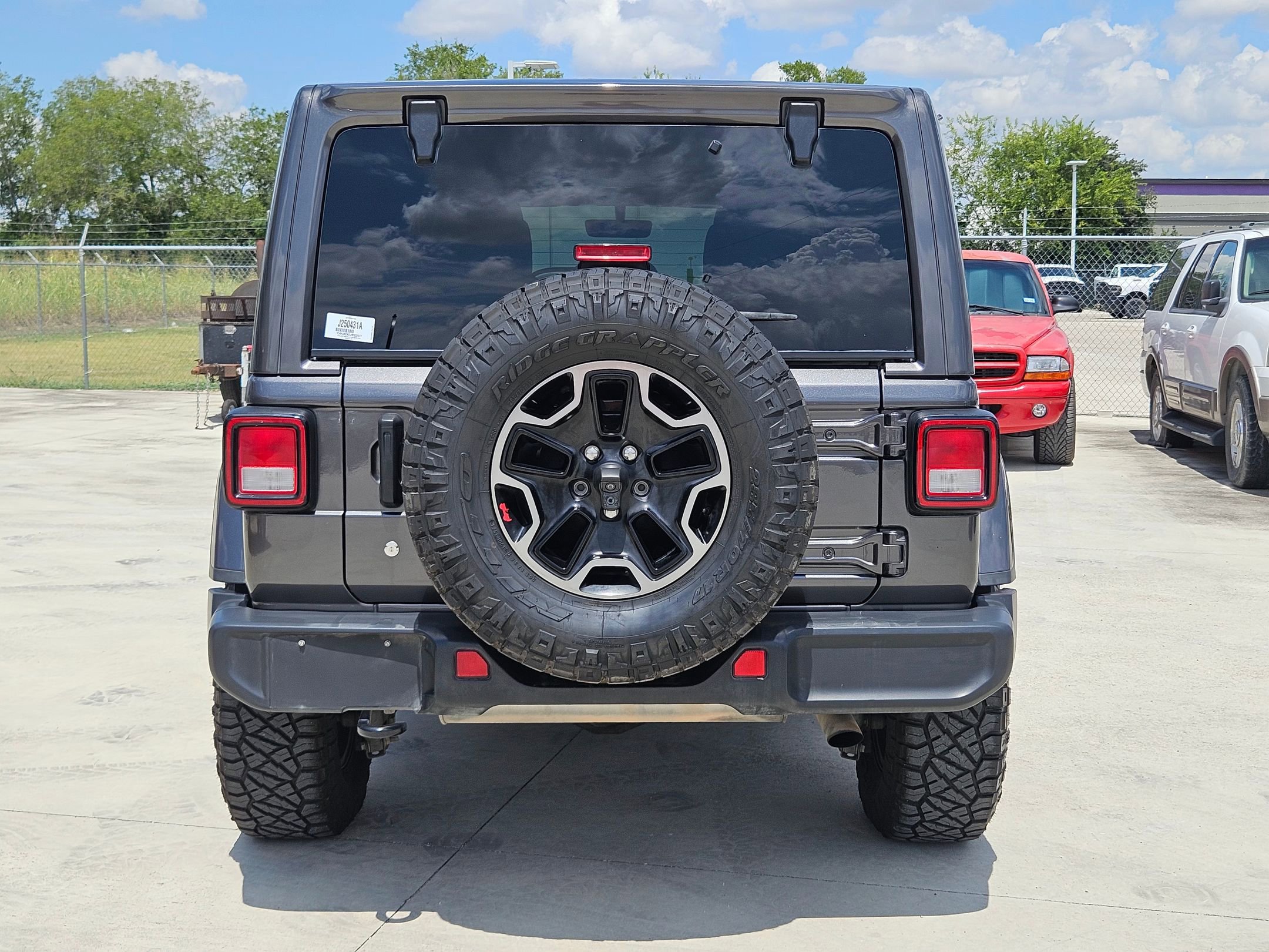 2018 Jeep Wrangler Unlimited Sahara photo 3