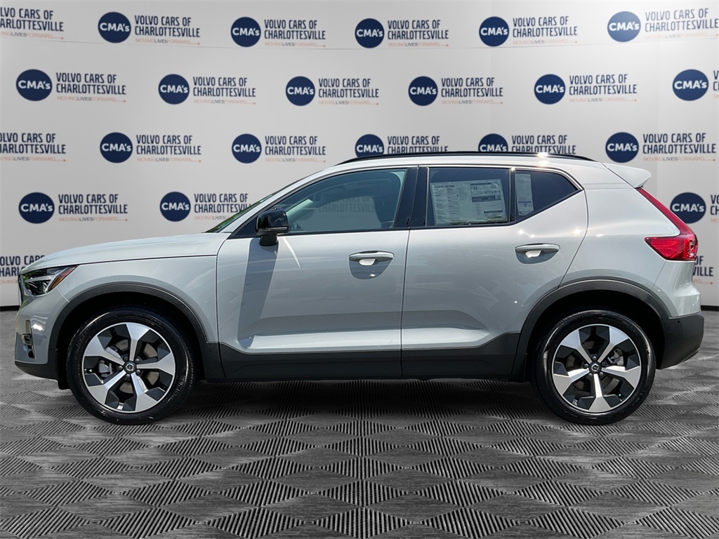 2026 Volvo XC40 AWD Plus photo 2