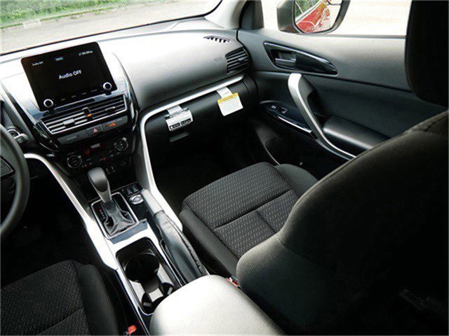 2024 Mitsubishi Eclipse Cross LE photo 10
