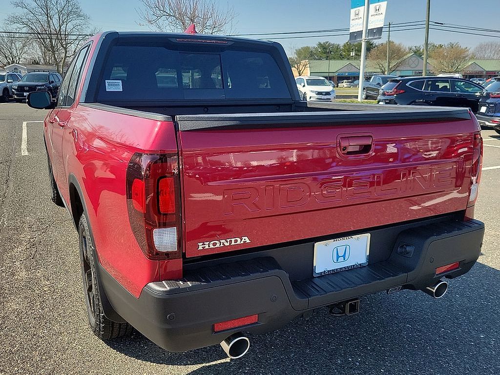 2025 Honda Ridgeline Black Edition photo 3