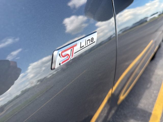 2025 Ford Escape ST-Line Select photo 3