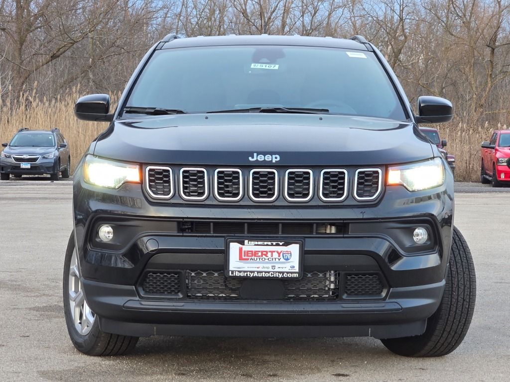 2025 Jeep Compass Latitude photo 4