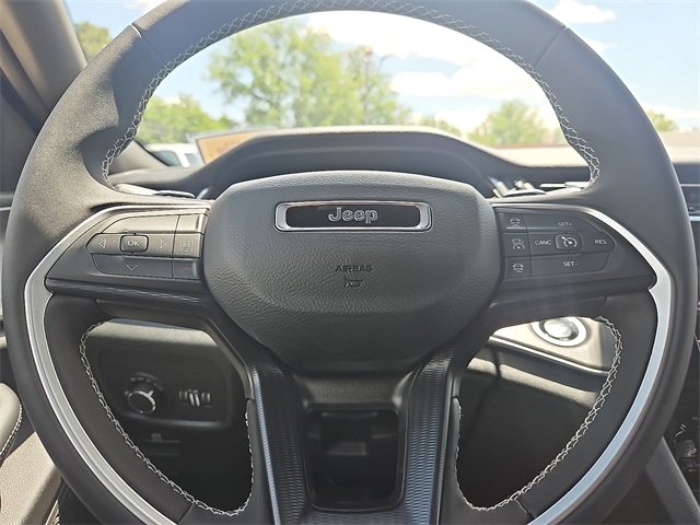 2025 Jeep Grand Cherokee Laredo photo 18