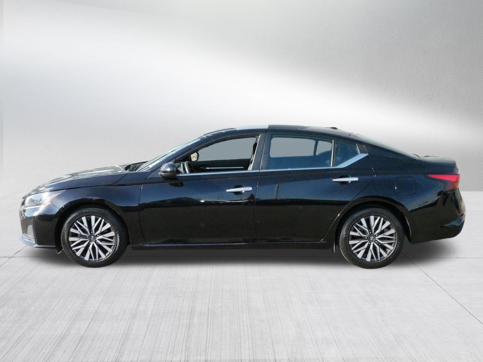 2023 Nissan Altima SV photo 4