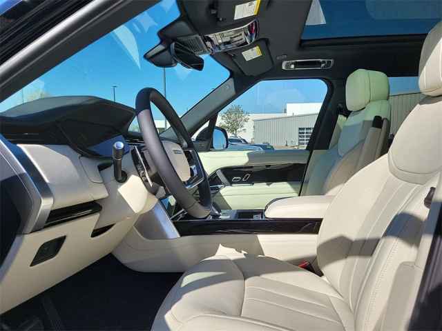 2025 Land Rover Range Rover SE photo 9