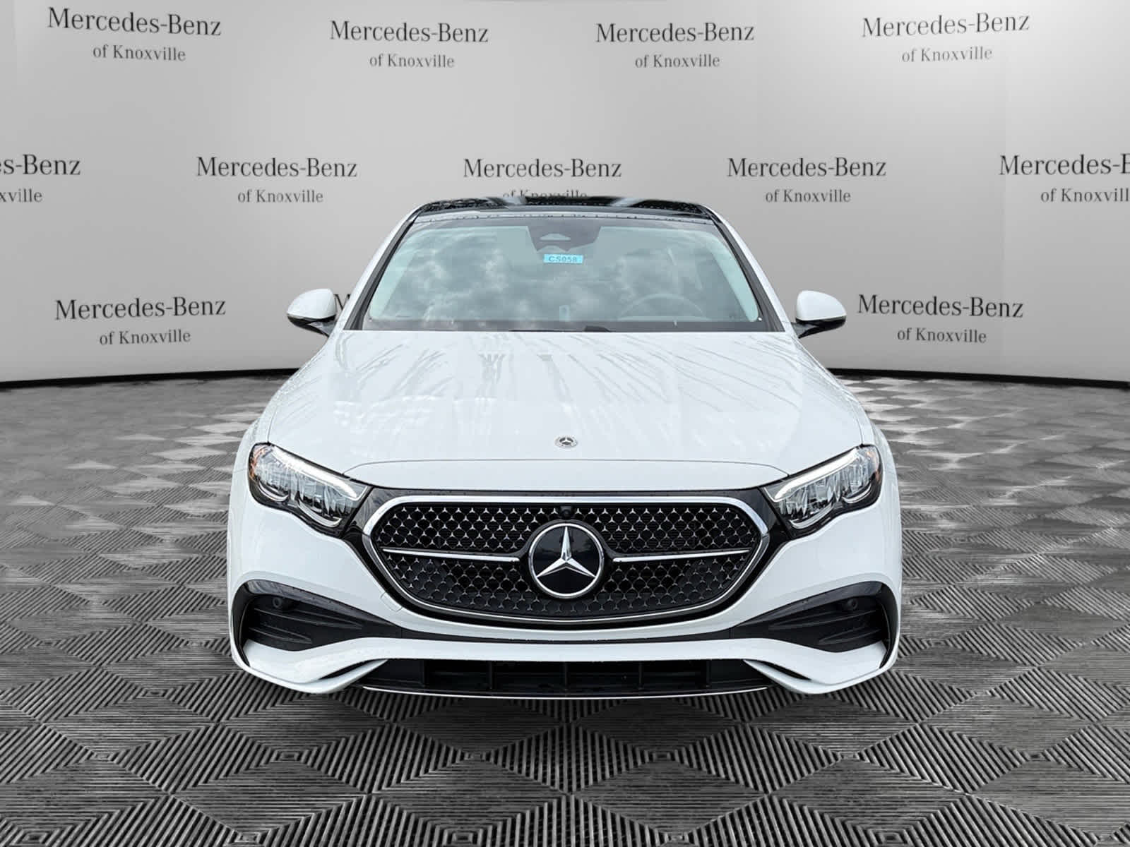 2025 Mercedes-Benz E-Class E350 - Photo 8