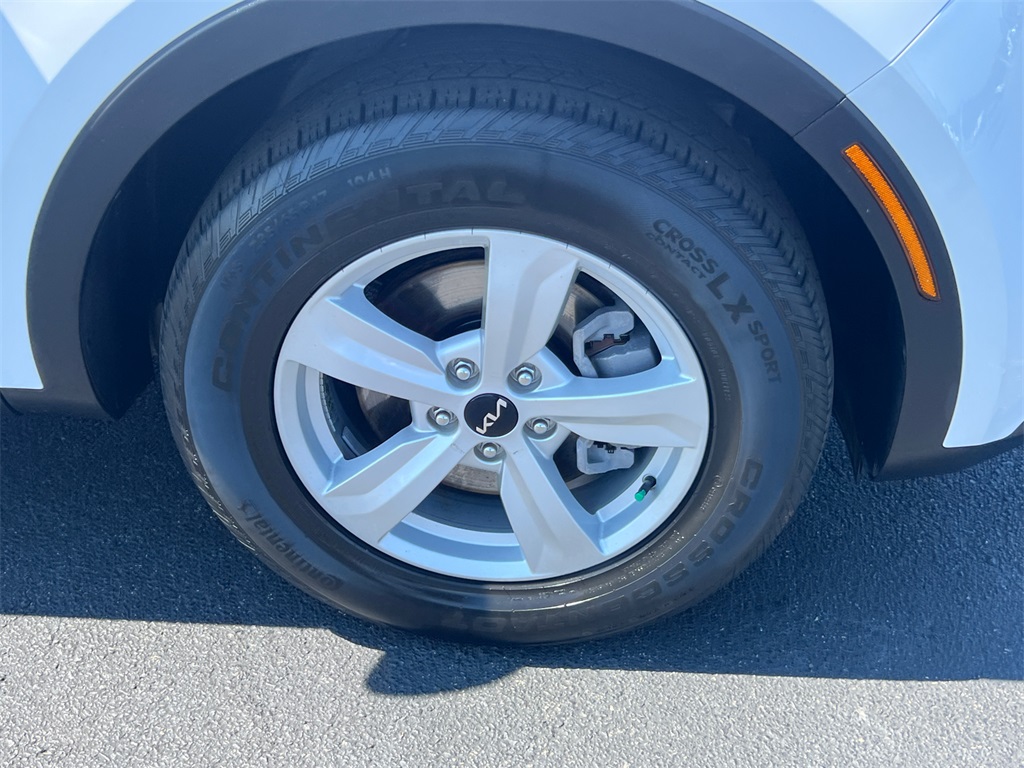 2022 Kia Sorento LX photo 12