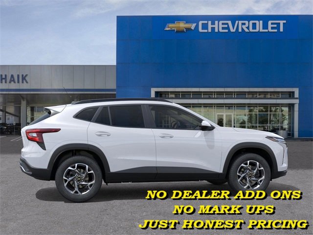 2025 Chevrolet Trax LT photo 4