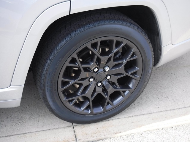 2023 Jeep Grand Cherokee Summit Reserve High Altitude photo 2