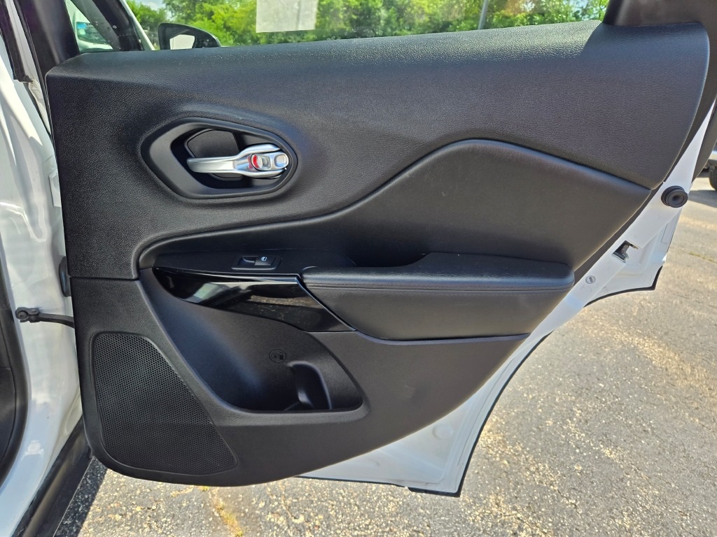 2021 Jeep Cherokee Altitude photo 6