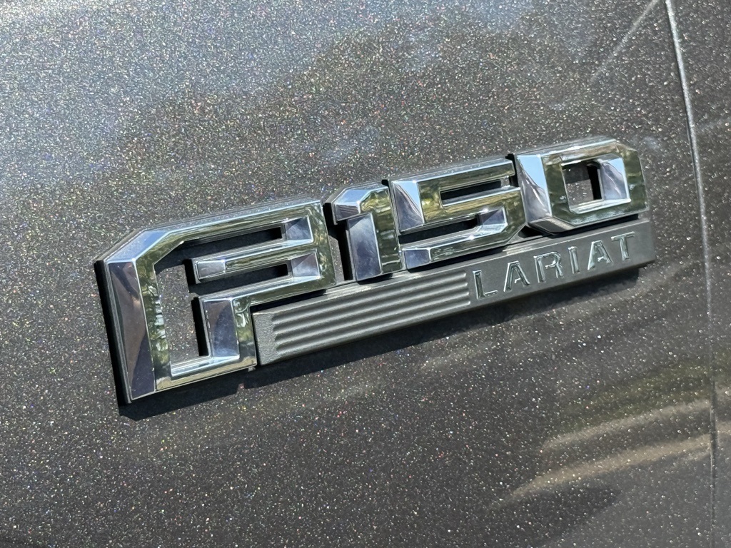 2015 Ford F-150 Lariat photo 2