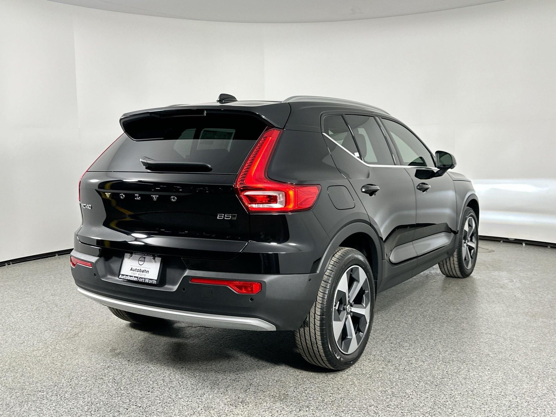 2025 Volvo XC40 AWD Plus photo 4