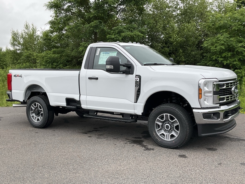New 2025 Oxford White Ford F-250® XLT image 1
