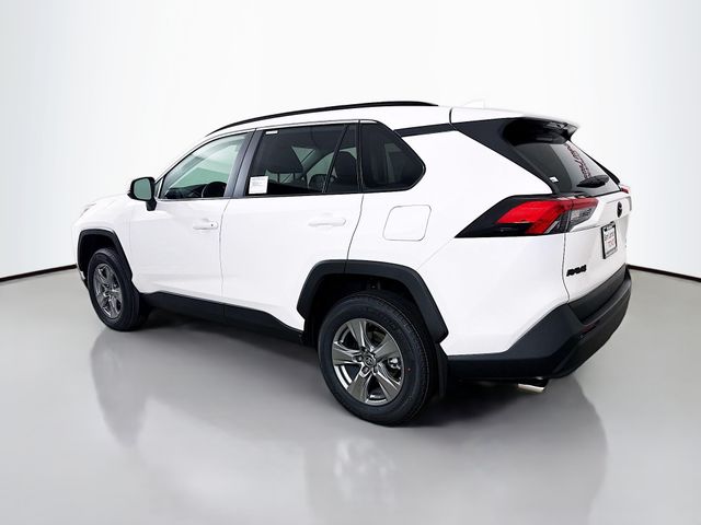 2025 Toyota RAV4 XLE photo 4