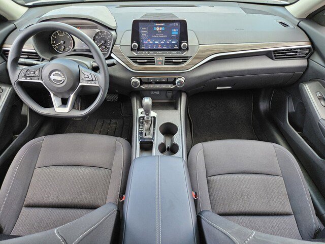 2025 Nissan Altima SV photo 12