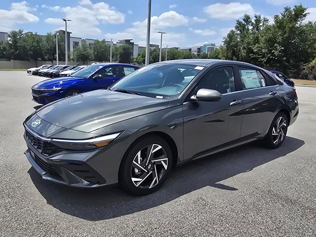 2025 Hyundai Elantra Limited photo 7