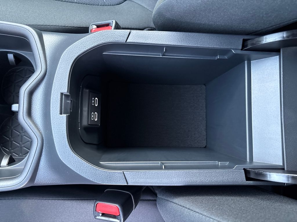 2025 Toyota RAV4 Hybrid XLE photo 25