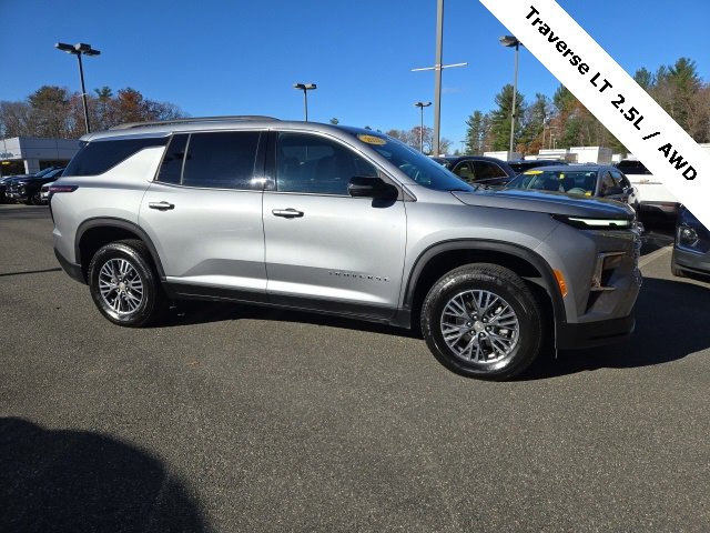 2025 Chevrolet Traverse photo 4