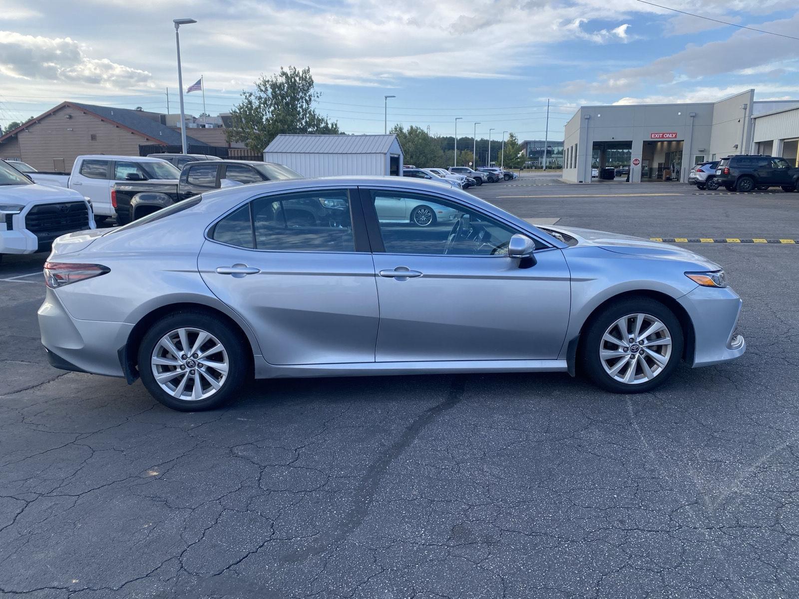 2023 Toyota Camry LE photo 8