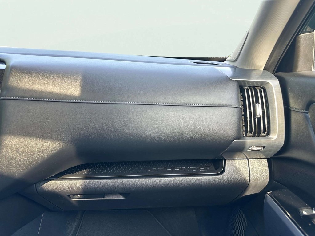 2024 Nissan Pathfinder SL photo 12