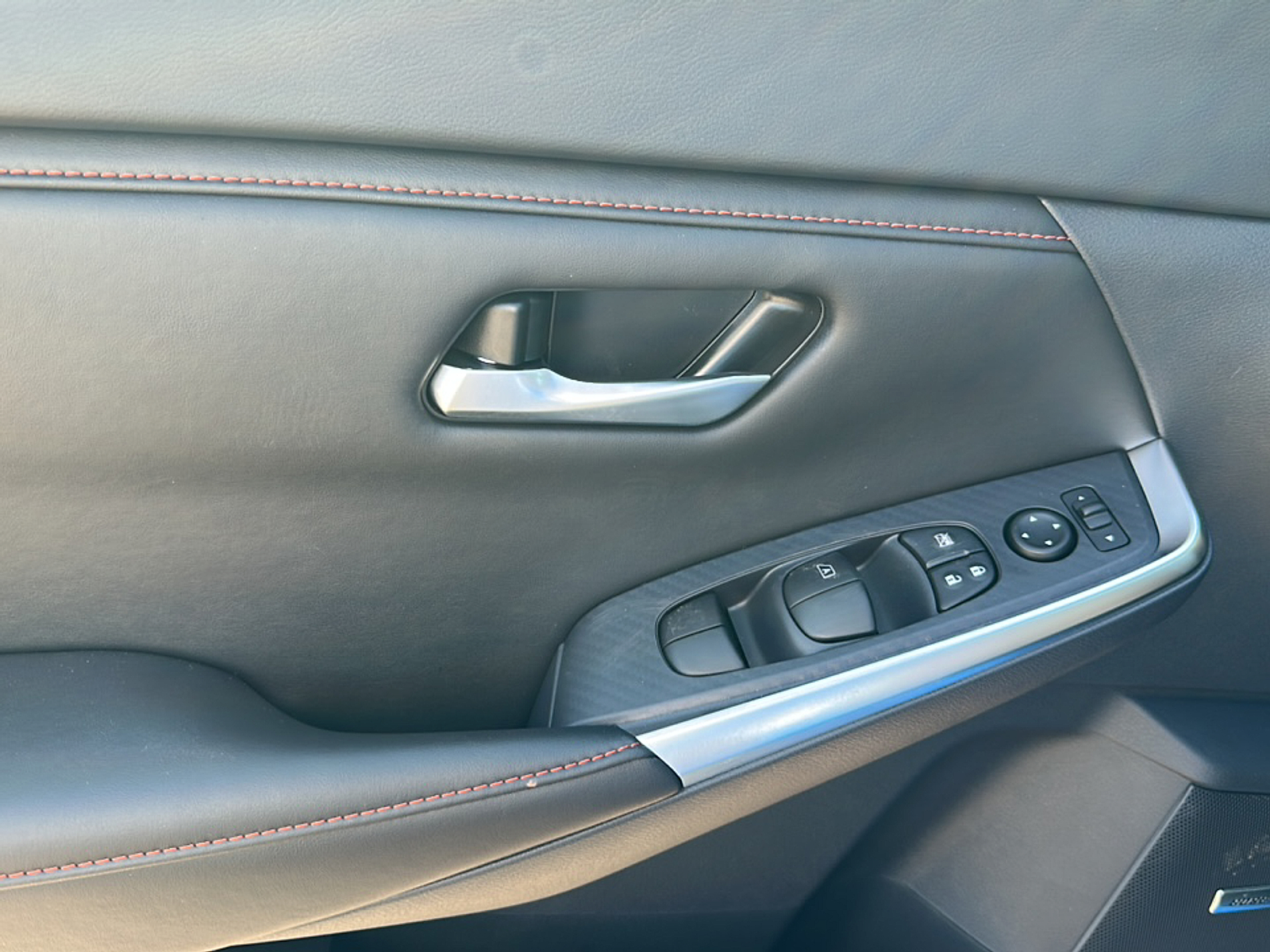 2025 Nissan Sentra SR photo 4