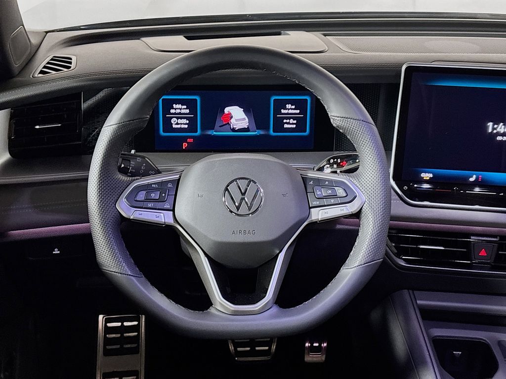 2025 Volkswagen Tiguan SE R-Line Black photo 12