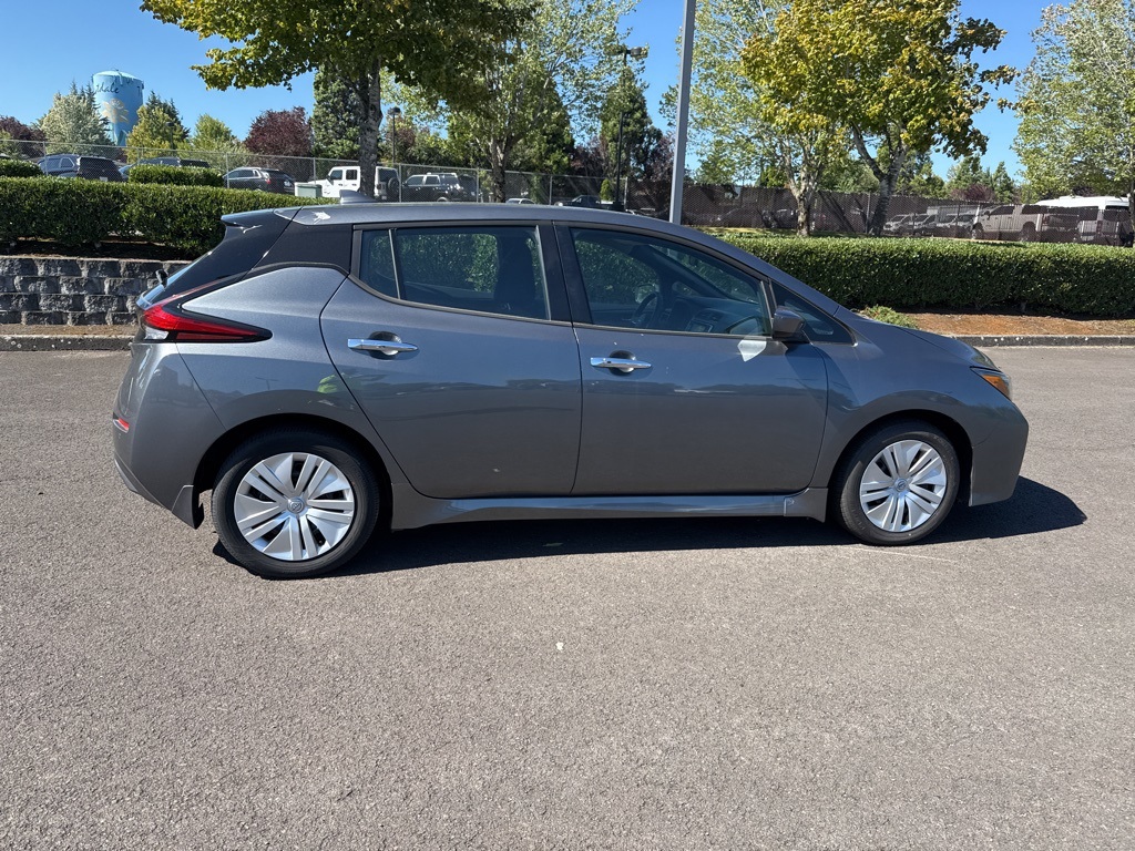 2024 Nissan Leaf S photo 8