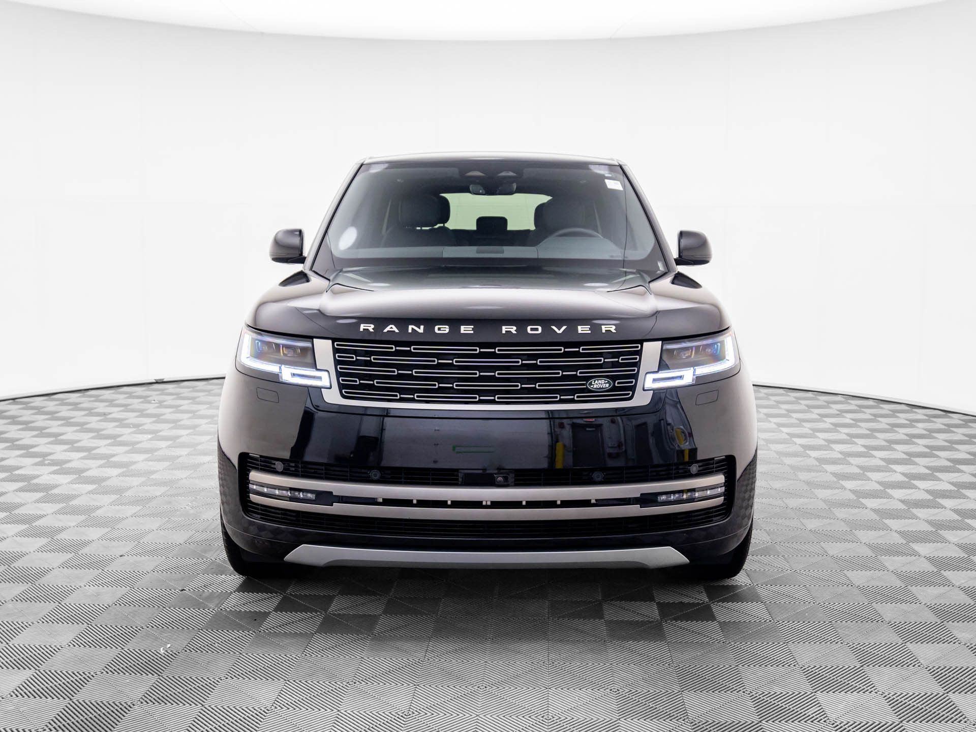 2025 Land Rover Range Rover SE photo 2