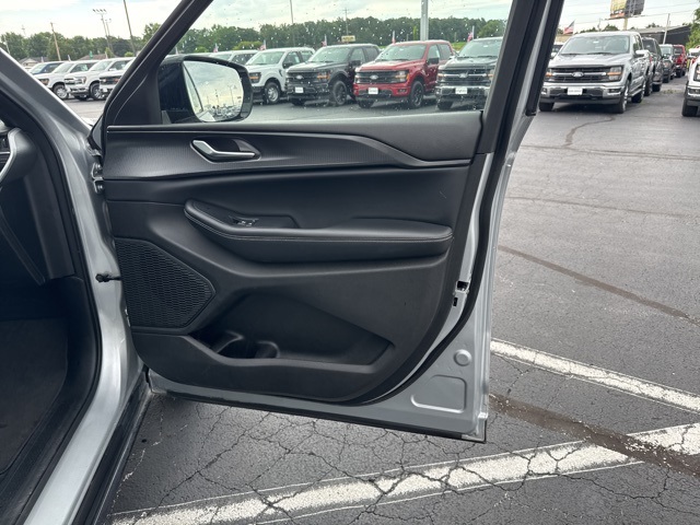 2023 Jeep Grand Cherokee Altitude photo 25